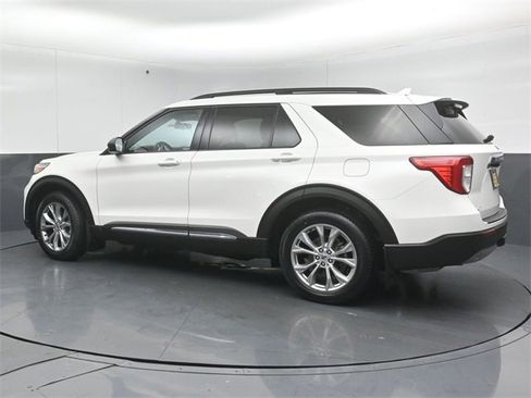 Certified 2021 Ford Explorer XLT w/ Equipment Group 202A image 5
