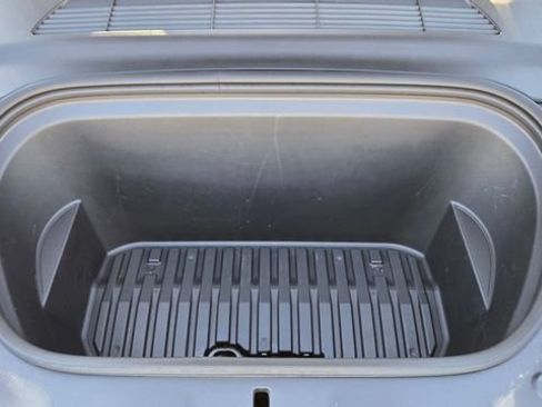 Used 2024 Tesla Model Y 2WD image 27