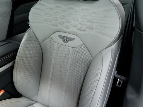New 2025 Bentley Bentayga Extended Wheelbase image 18