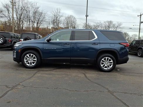 Used 2022 Chevrolet Traverse LS image 6