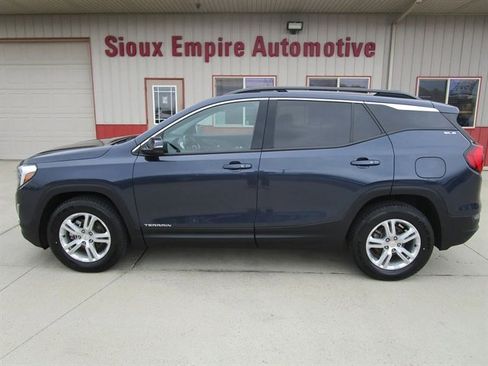 Used 2019 GMC Terrain SLE w/ Driver Convenience Package AWD/4WD image 2