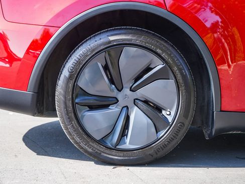 Used 2026 Tesla Model Y AWD image 3
