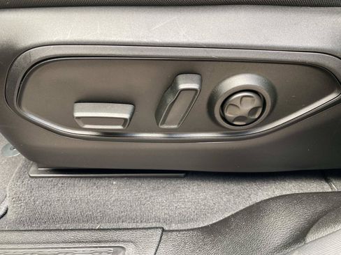 Used 2024 Jeep Grand Cherokee Altitude RWD image 23
