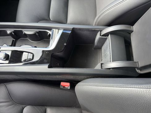 Certified 2025 Volvo XC60 B5 Plus image 27