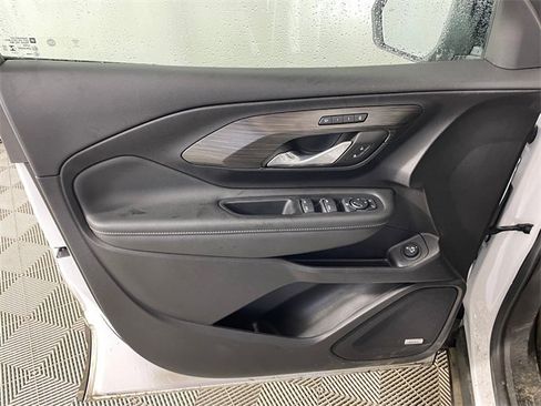 Used 2024 GMC Terrain SLT w/ Infotainment Package II image 11