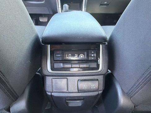 Used 2021 Subaru Ascent Premium w/ Convenience Package AWD/4WD image 25