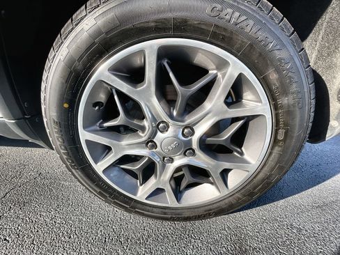 Used 2022 Jeep Grand Cherokee Limited w/ Trailer Tow Group IV image 33