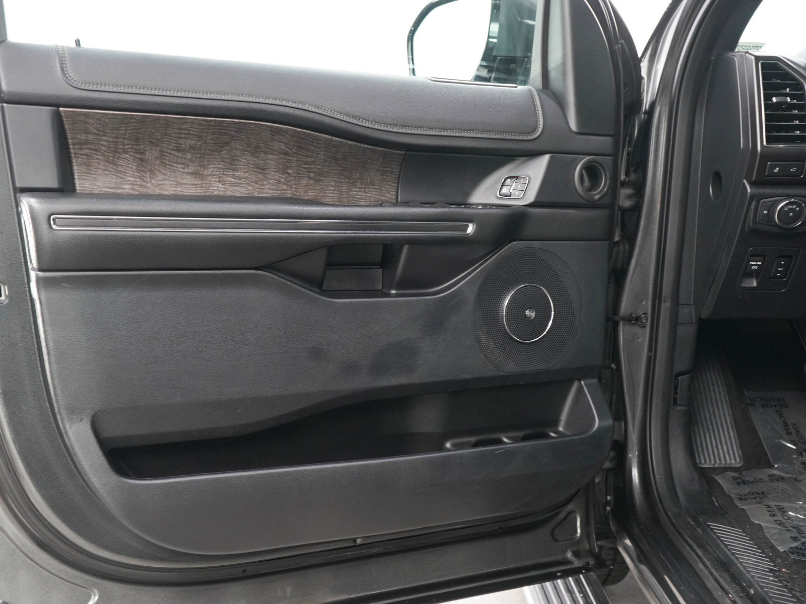 Used 2019 Ford Expedition Limited AWD/4WD image 20