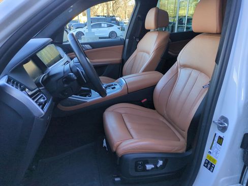 Used 2022 BMW X7 xDrive40i w/ Premium Package image 26