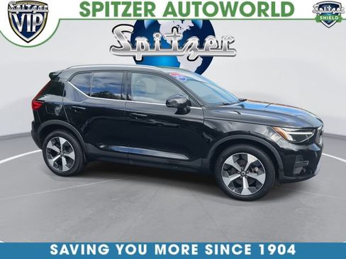 Used 2024 Volvo XC40 B5 Core AWD/4WD image 2