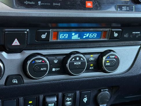 Used 2019 Toyota Tacoma TRD Off-Road w/ TRD Premium Off Road Package AWD/4WD image 22
