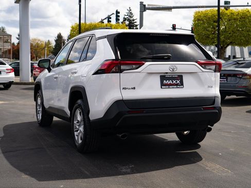 Used 2020 Toyota RAV4 XLE FWD image 12