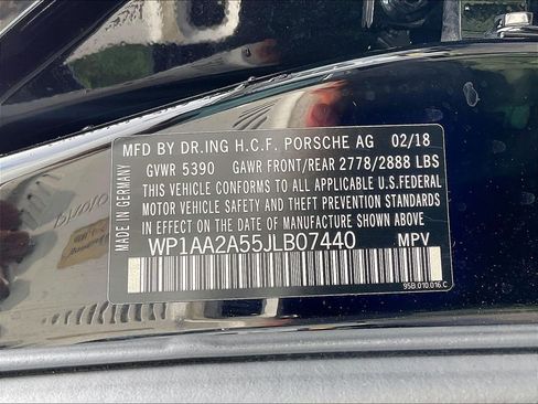 Used 2018 Porsche Macan AWD/4WD image 34