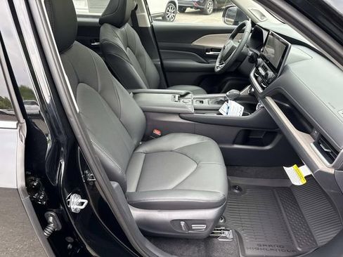 Used 2026 Toyota Grand Highlander AWD image 9