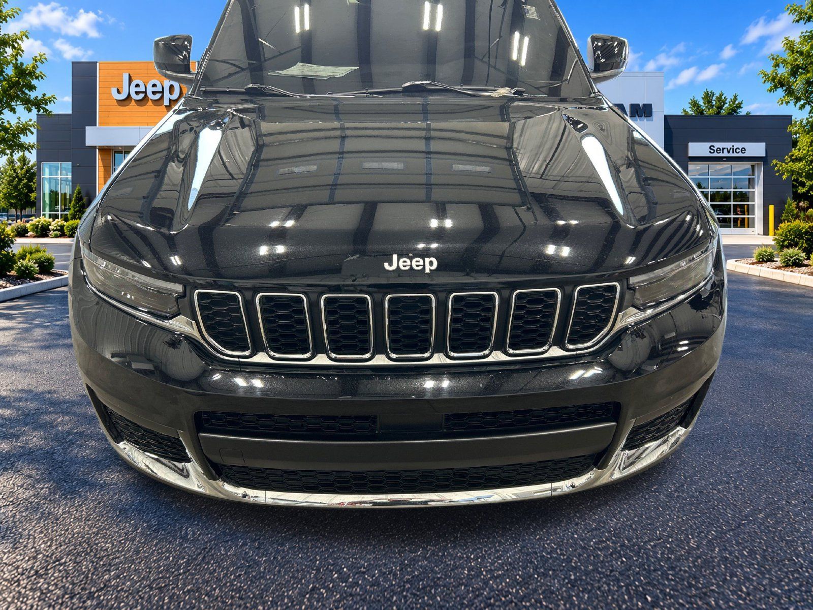 Used 2025 Jeep Grand Cherokee L Laredo w/ Luxury Tech Group I AWD/4WD image 22