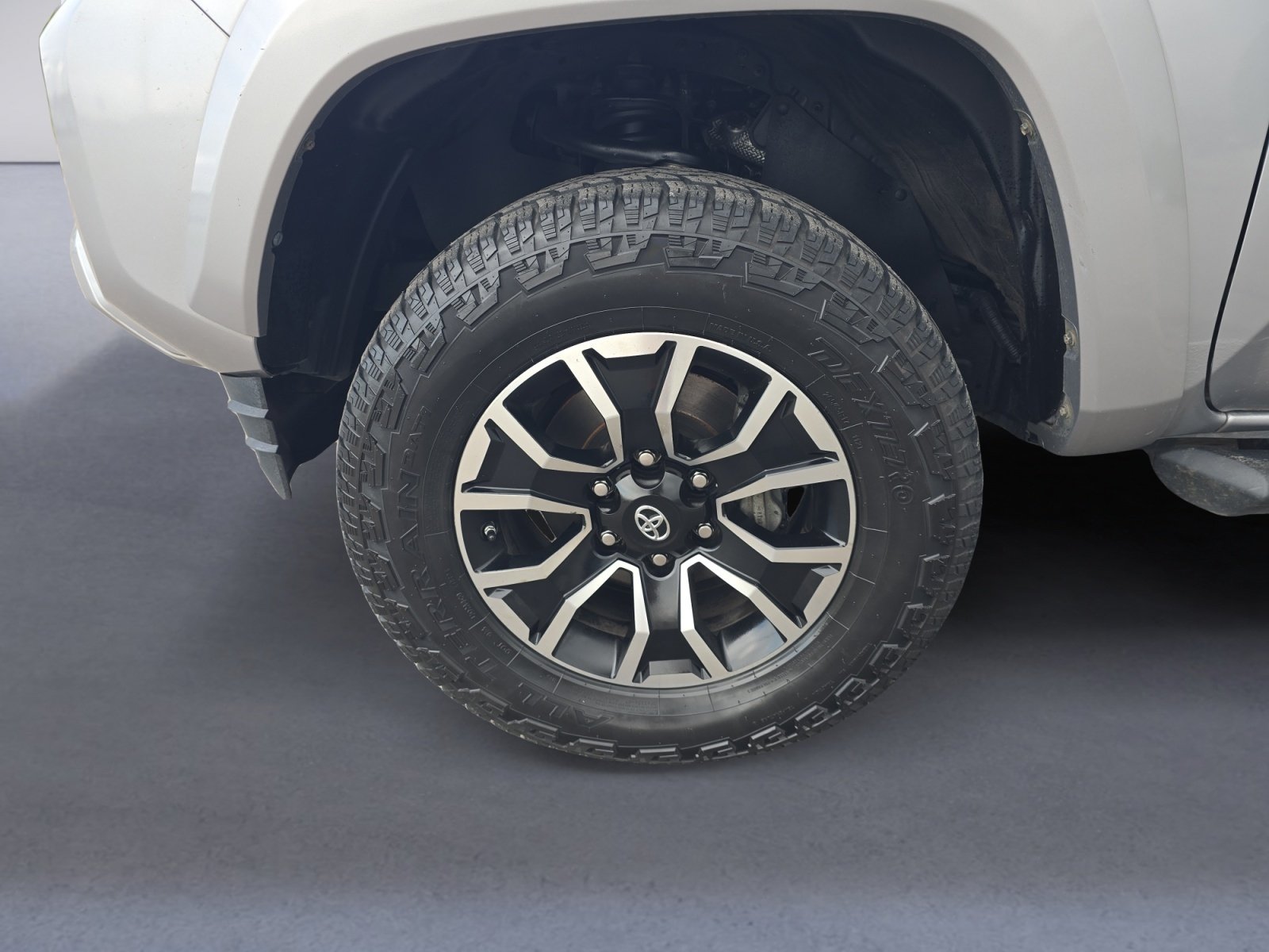 Used 2020 Toyota Tacoma TRD Sport AWD/4WD image 10