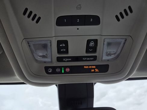 Used 2024 GMC Terrain Denali w/ Denali Premium Package AWD/4WD image 34