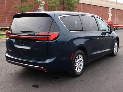 Used 2023 Chrysler Pacifica Touring-L FWD image 31
