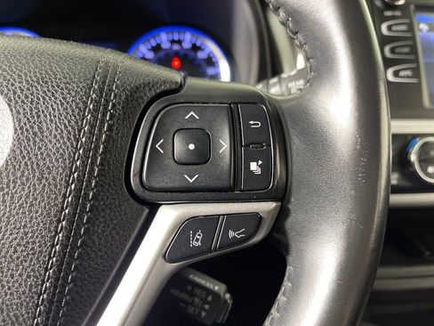 Certified 2019 Toyota Highlander FWD V6 image 27