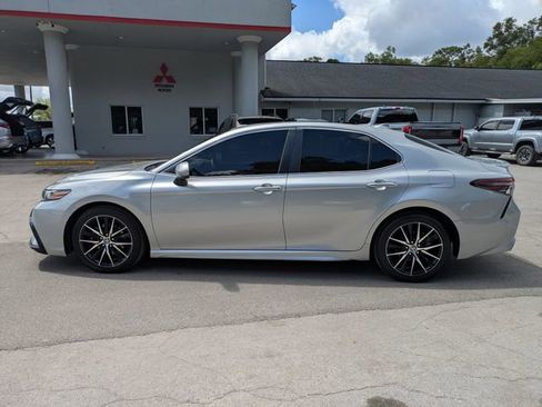 Used 2021 Toyota Camry SE FWD image 7