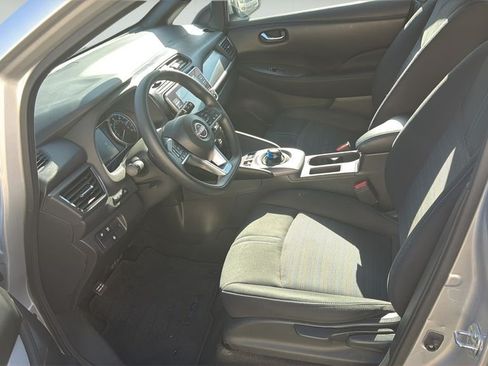 Used 2025 Nissan Leaf S FWD image 9