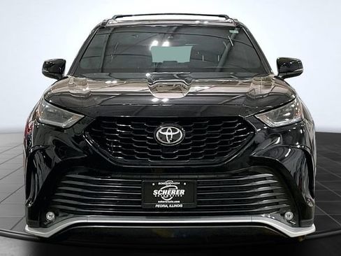 Used 2023 Toyota Highlander XSE FWD image 3
