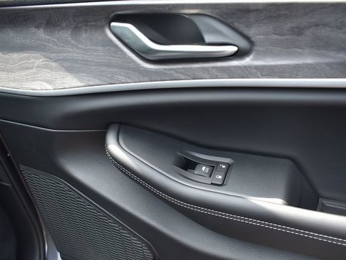 Used 2025 Jeep Grand Cherokee Limited w/ Black Appearance Package image 68