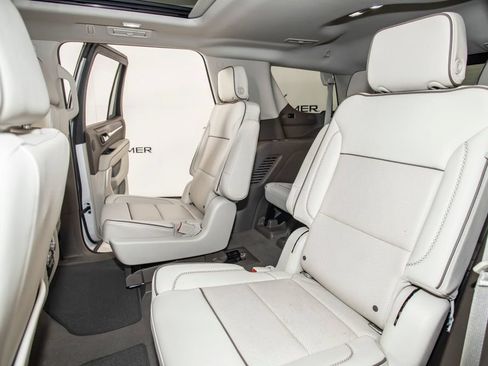 Used 2022 GMC Yukon Denali w/ Denali Premium Package AWD/4WD image 15