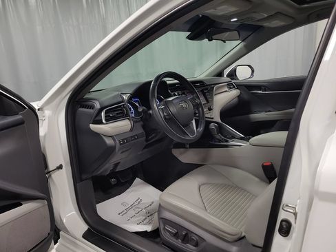Used 2018 Toyota Camry SE w/ Moonroof Package FWD image 12