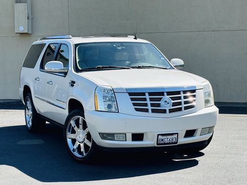 Used 2008 Cadillac Escalade ESV AWD image 1