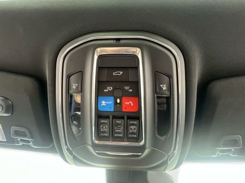 Used 2024 Jeep Grand Cherokee Trailhawk image 28