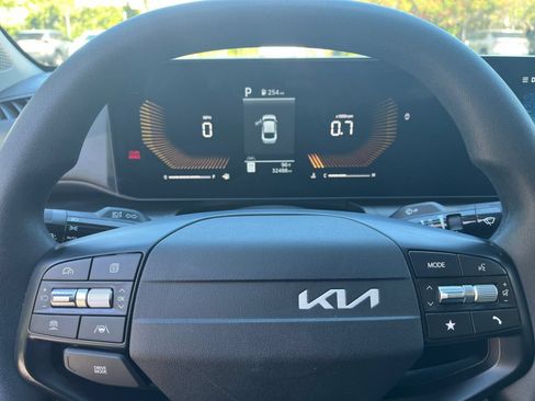 Used 2025 Kia K4 FWD image 27