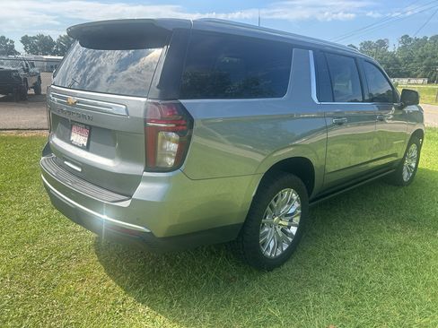 Used 2023 Chevrolet Suburban High Country AWD/4WD image 11