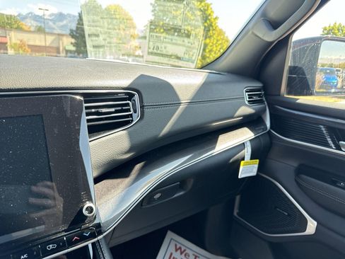 New 2024 Jeep Wagoneer Base w/ Premium Group I image 22