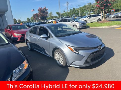 Used 2025 Toyota Corolla LE w/ LE Premium Package FWD image 3