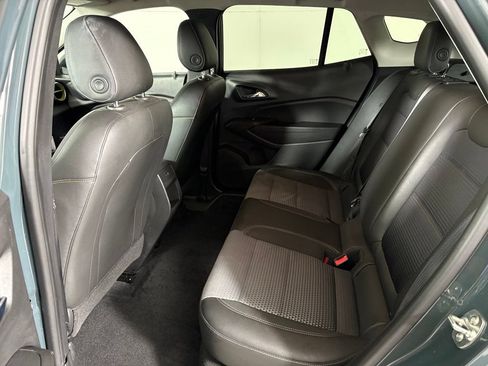Used 2025 Chevrolet Trax LT FWD image 35