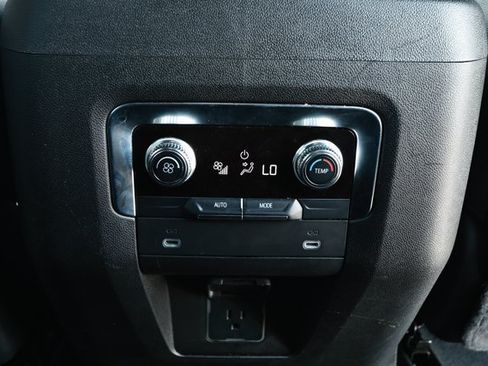 Used 2024 GMC Yukon SLT RWD image 31