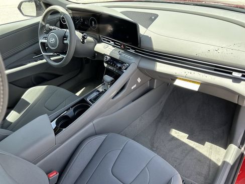 New 2025 Hyundai Elantra SEL FWD image 18