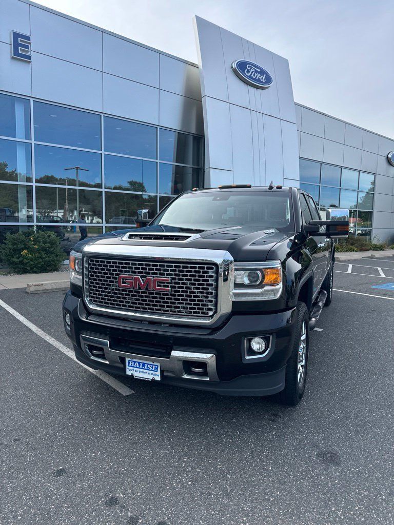 Used 2017 GMC Sierra 2500 Denali w/ Duramax Plus Package AWD/4WD image 2