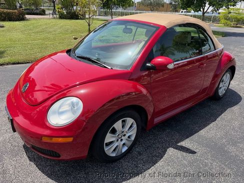 Used 2010 Volkswagen Beetle Convertible FWD image 19