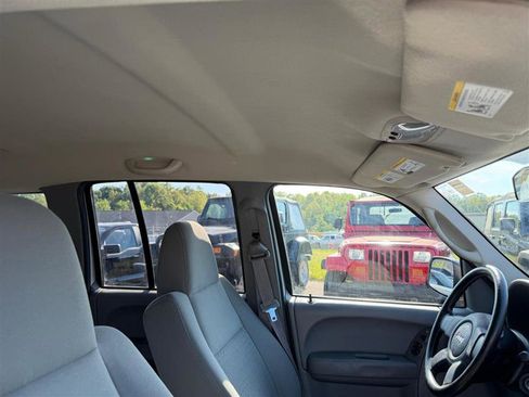 Used 2007 Jeep Liberty Sport AWD/4WD image 15