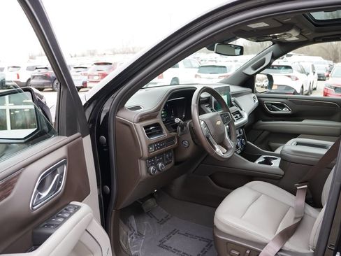 Used 2022 Chevrolet Tahoe LT w/ LT Signature Package AWD/4WD image 15