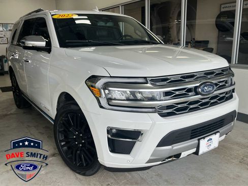 Used 2023 Ford Expedition Platinum AWD/4WD image 3