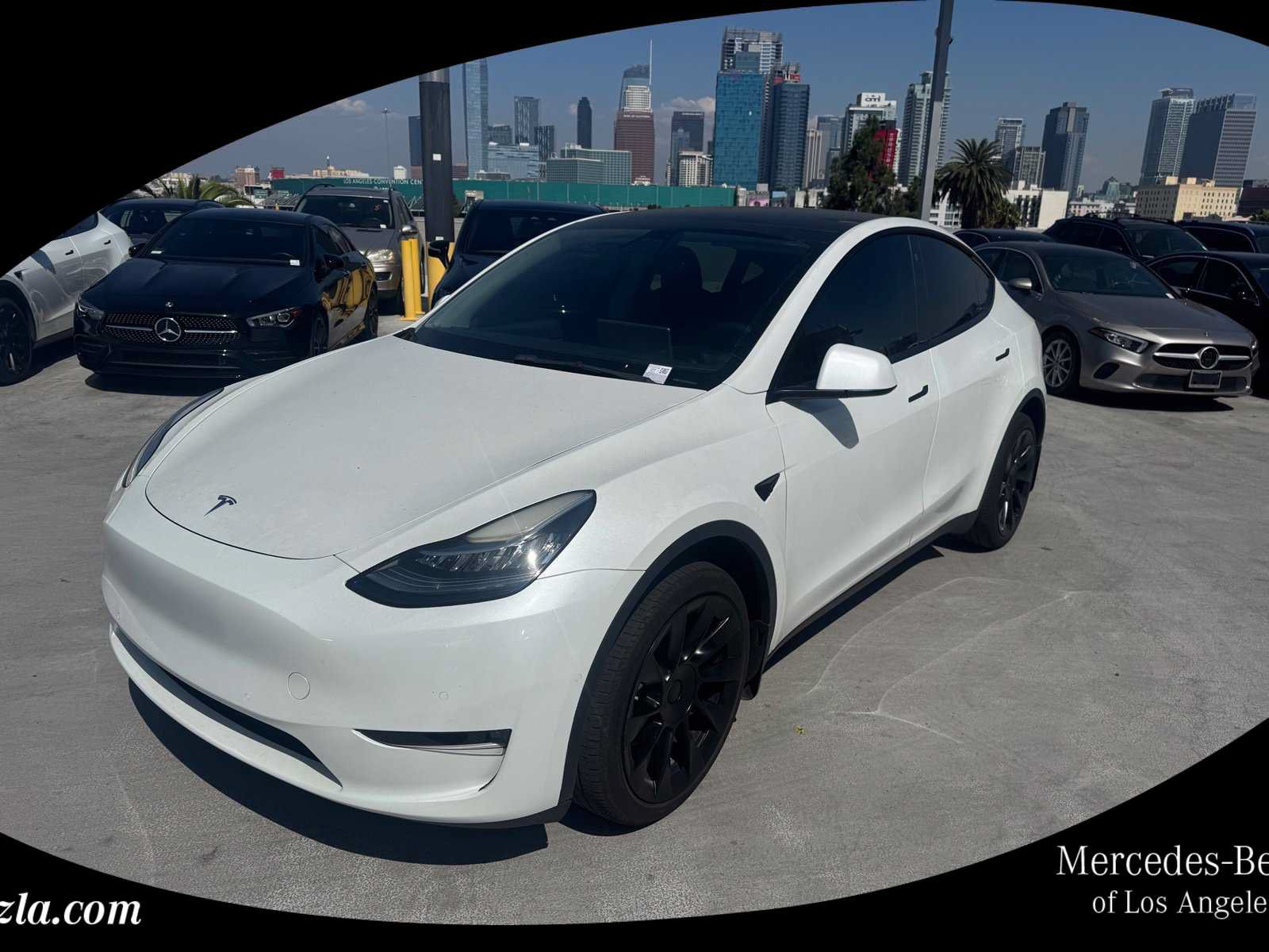 Used 2022 Tesla Model Y Long Range AWD/4WD image 1