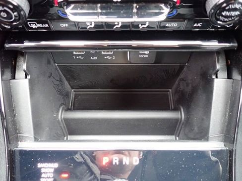 Used 2023 Jeep Grand Cherokee Limited image 21