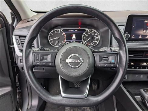 Used 2023 Nissan Rogue SV image 16