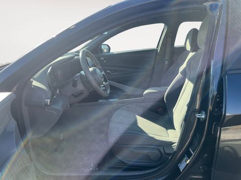 Certified 2023 Hyundai Elantra SEL w/ Convenience Package image 9