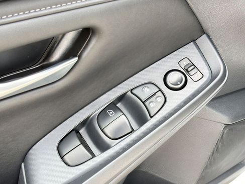 Used 2025 Nissan Sentra SV FWD image 19