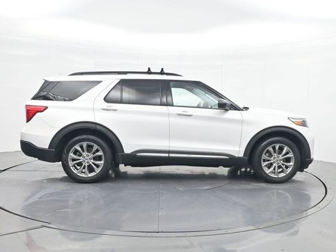 Used 2021 Ford Explorer XLT w/ Equipment Group 202A RWD image 4