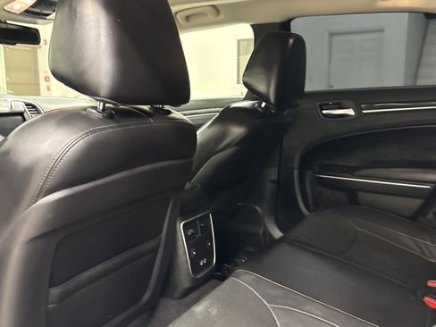 Used 2019 Chrysler 300 Limited image 20